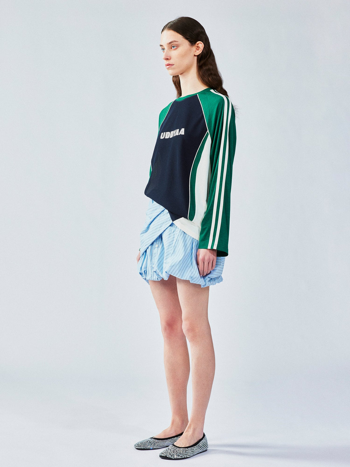 クラシックなジャージスタイルのTシャツ