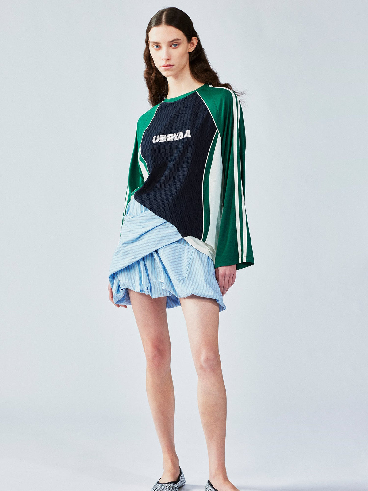 クラシックなジャージスタイルのTシャツ
