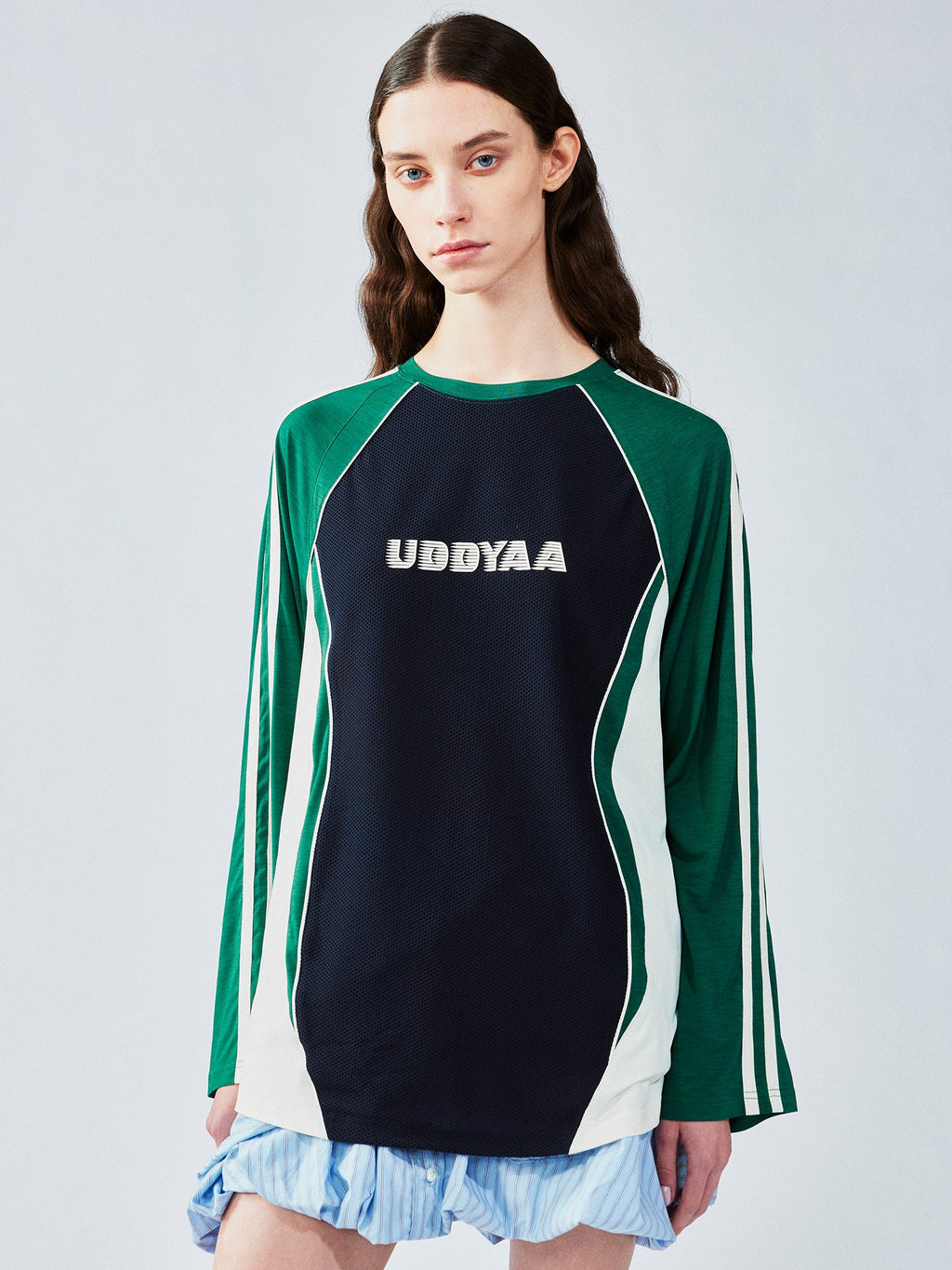 クラシックなジャージスタイルのTシャツ