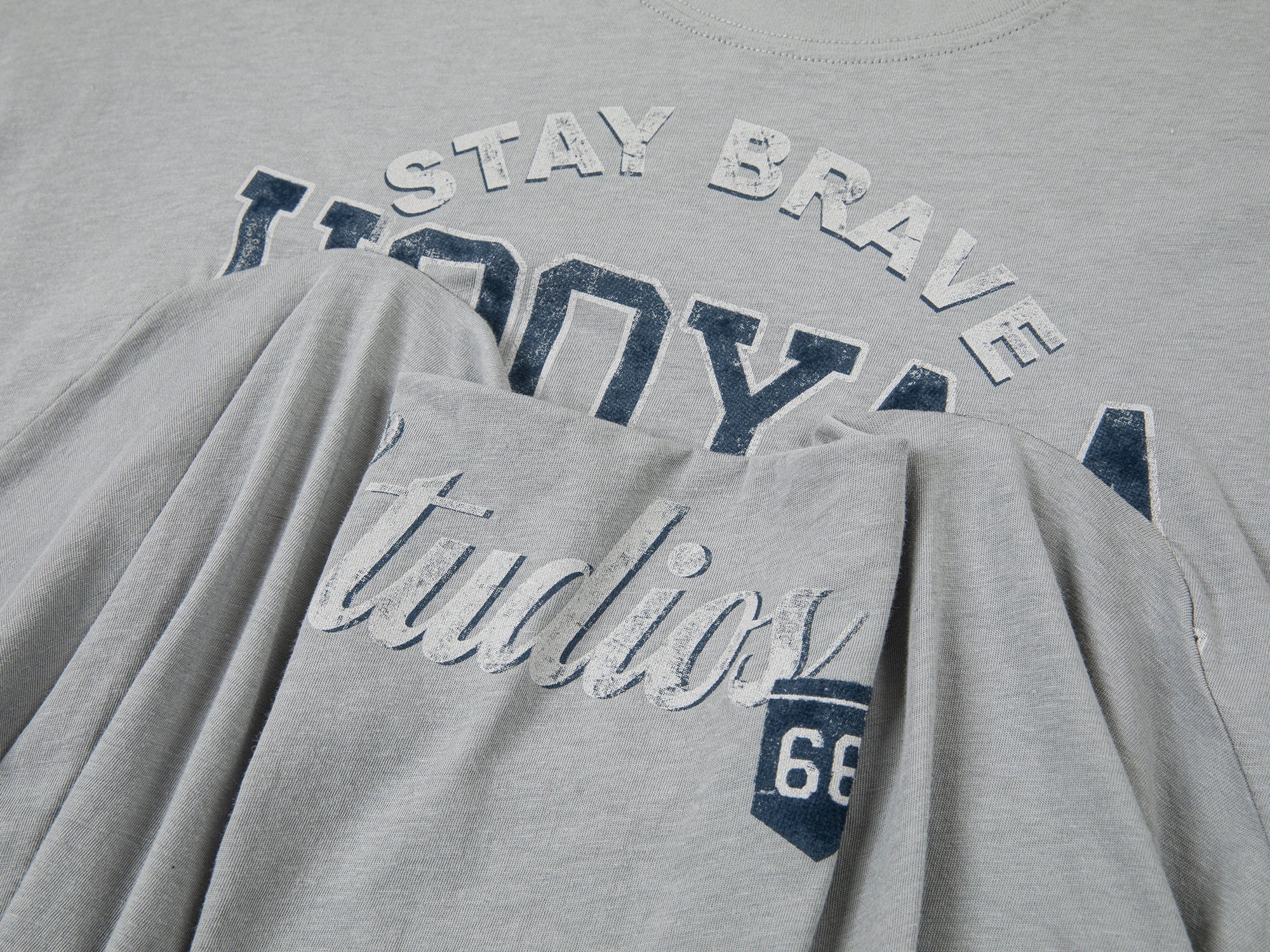 Vintage t-shirt with lifted hem