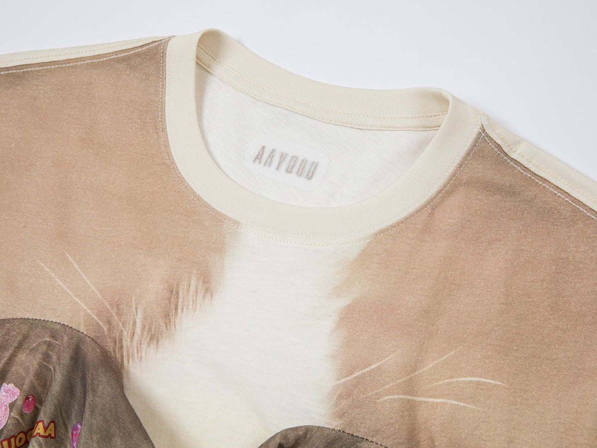 裾上げされた猫プリントTシャツ