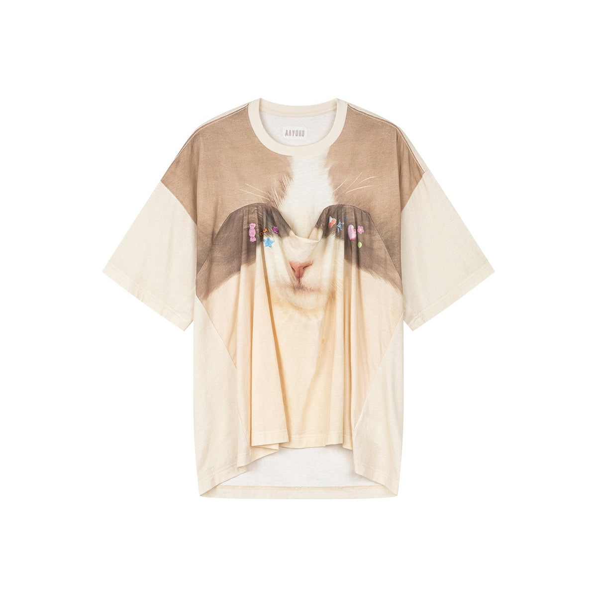 裾上げされた猫プリントTシャツ