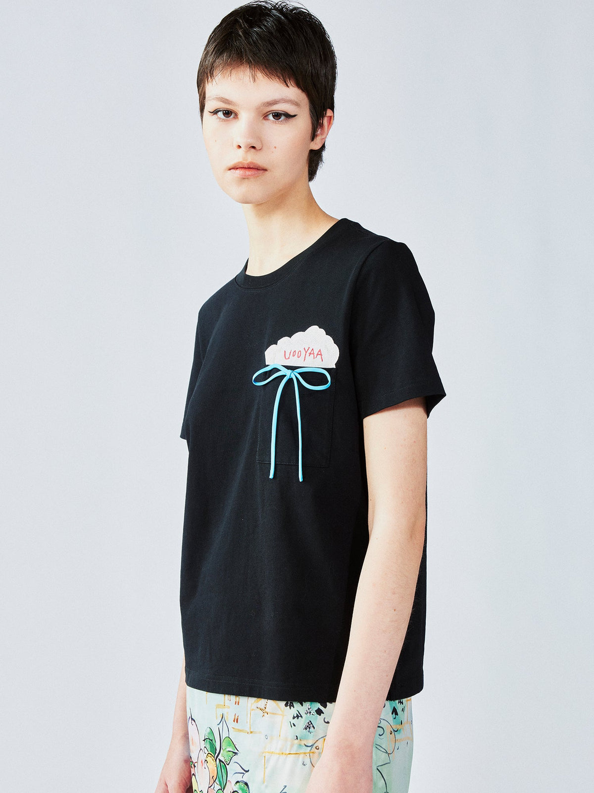 ポケットアップリケ刺繍Tシャツ