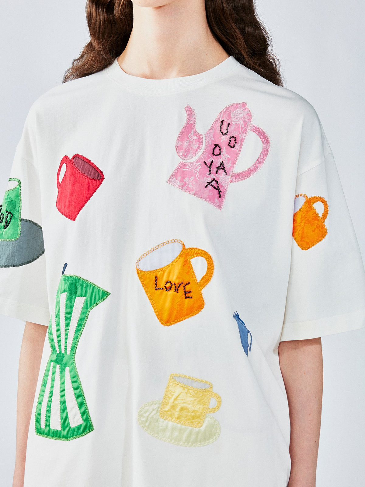 家庭用品のシルエットアップリケTシャツ