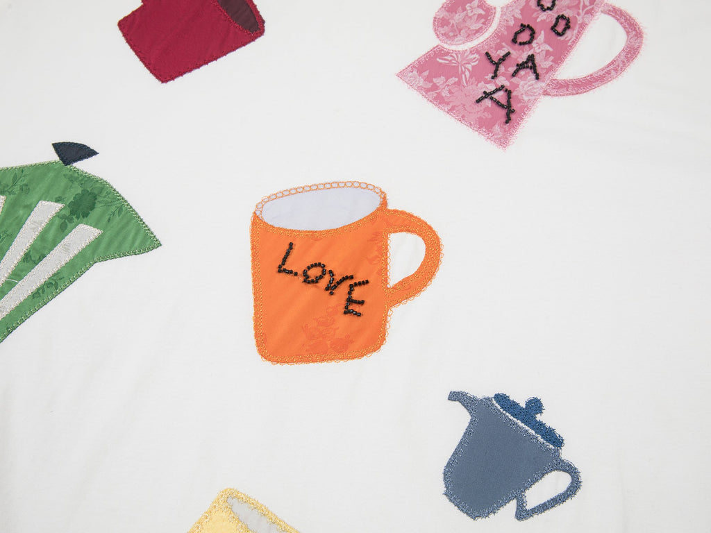 家庭用品のシルエットアップリケTシャツ