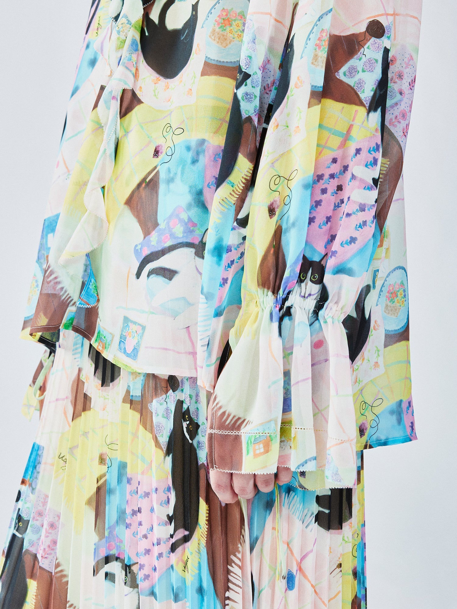 Ruffle-trimmed cat print blouse