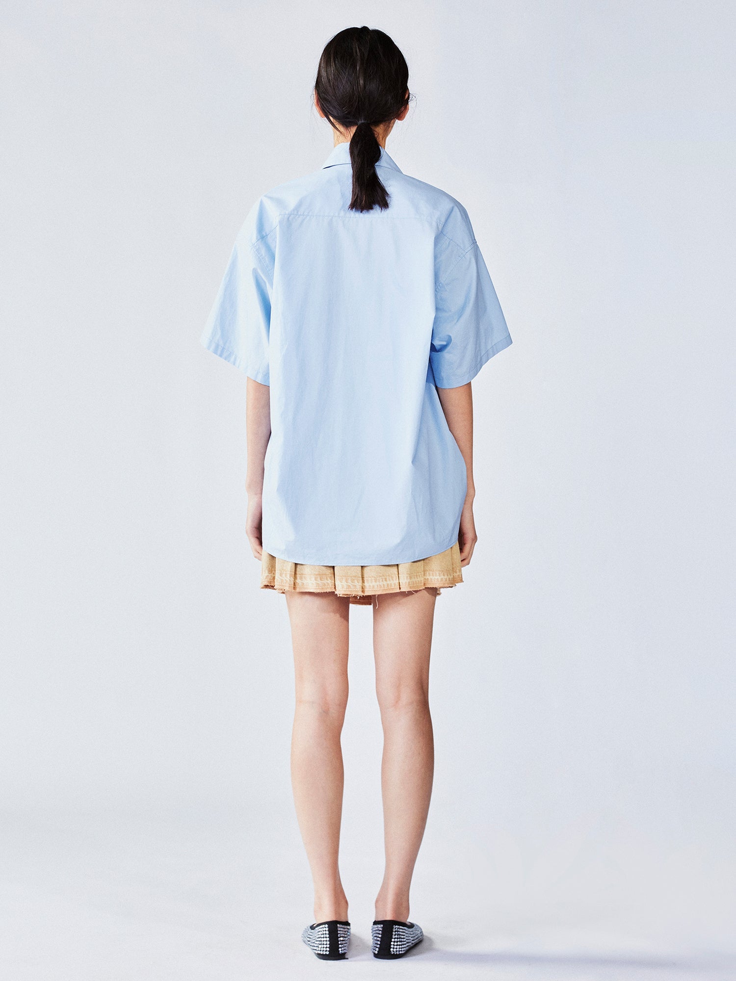 Cat-chasing-butterfly embroidery shirt