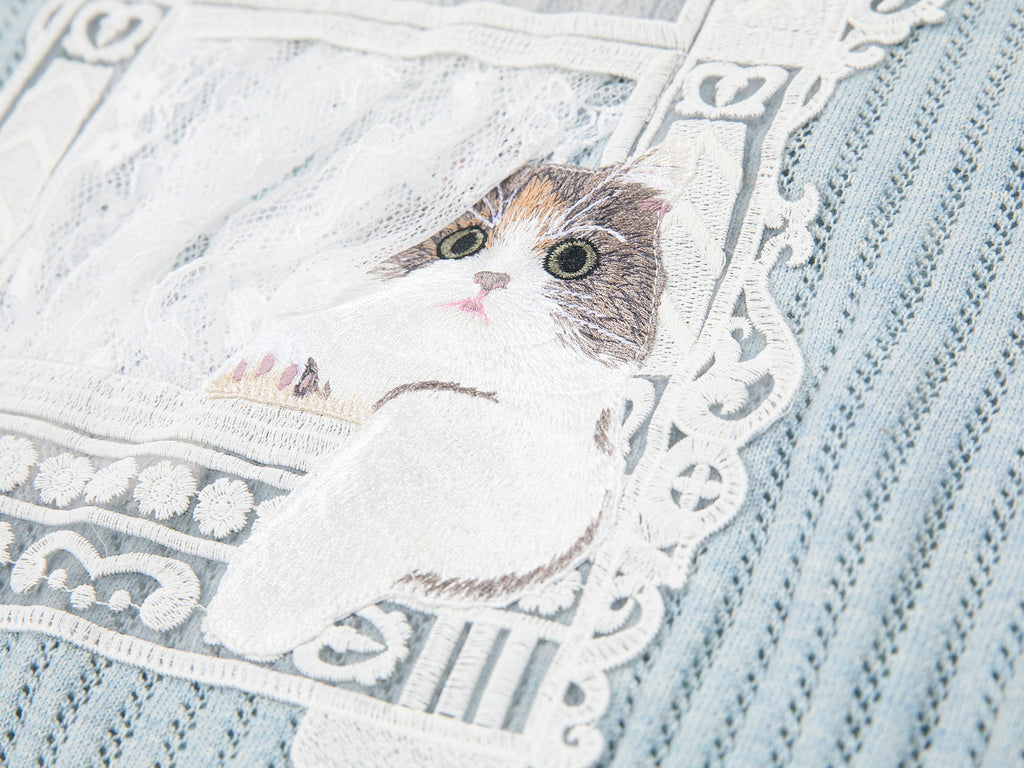 ニット猫窓風景Tシャツ
