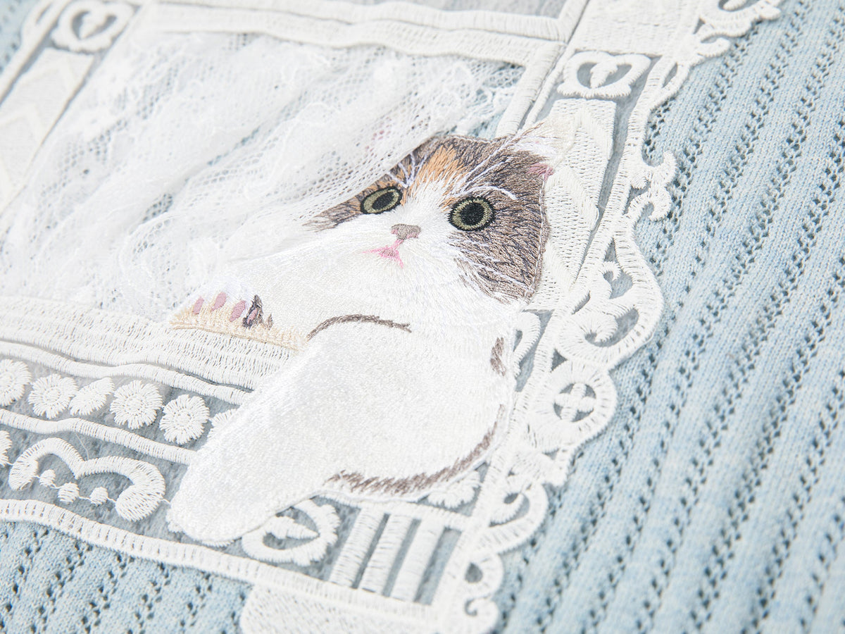 ニット猫窓風景Tシャツ