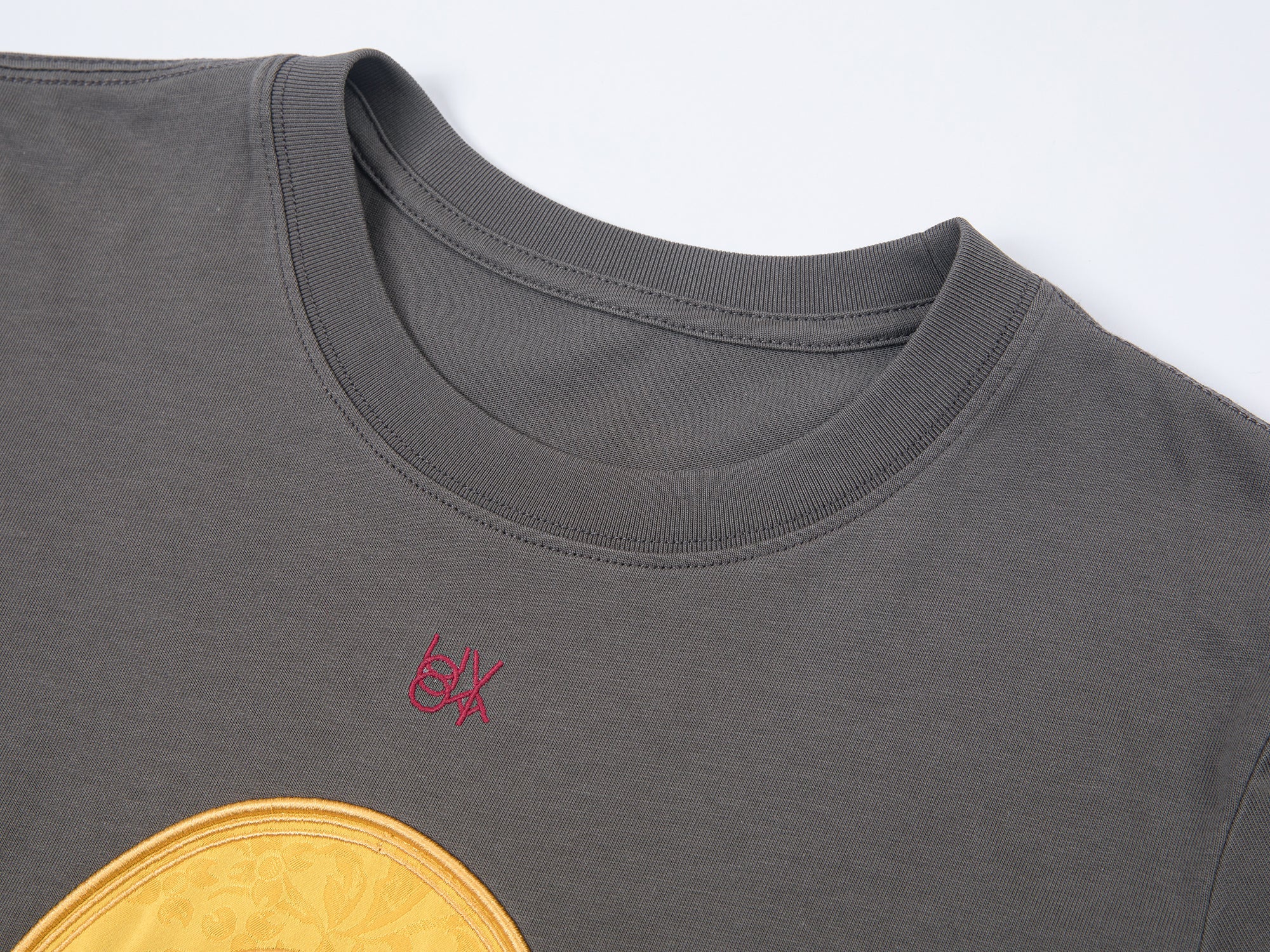 Surreal design key appliqué T-shirt