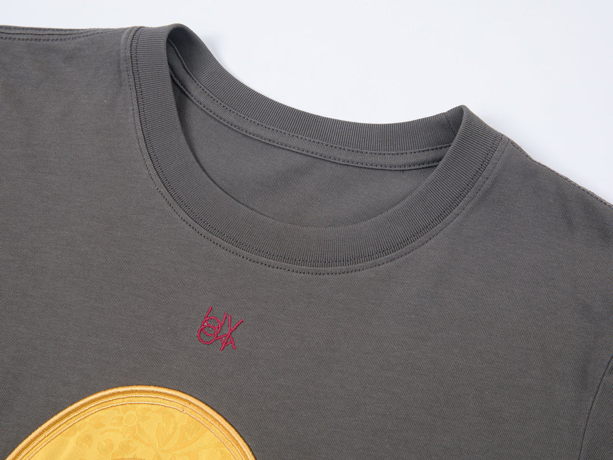 Surreal design key appliqué T-shirt