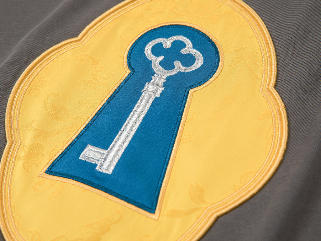 Surreal design key appliqué T-shirt