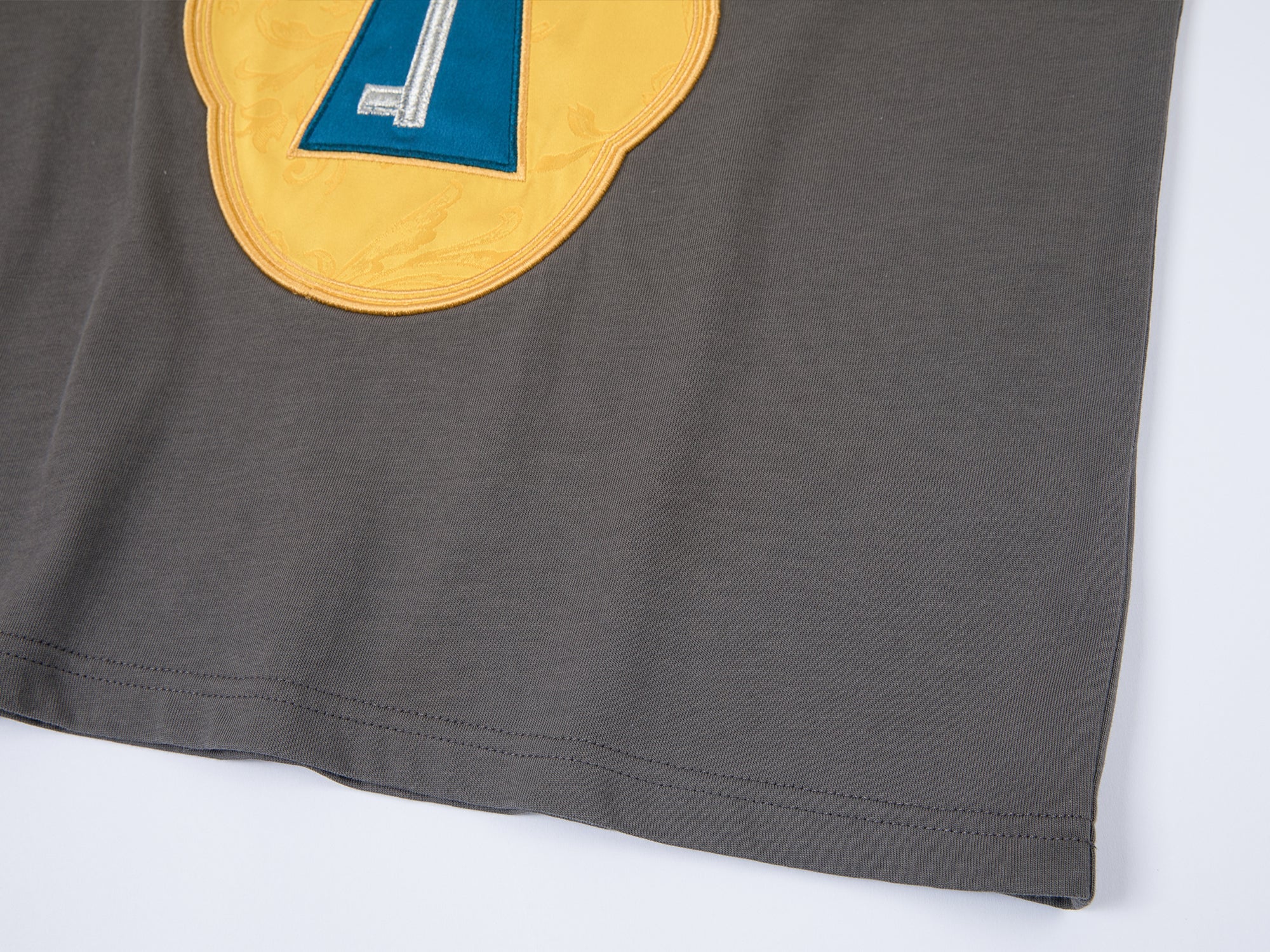 Surreal design key appliqué T-shirt