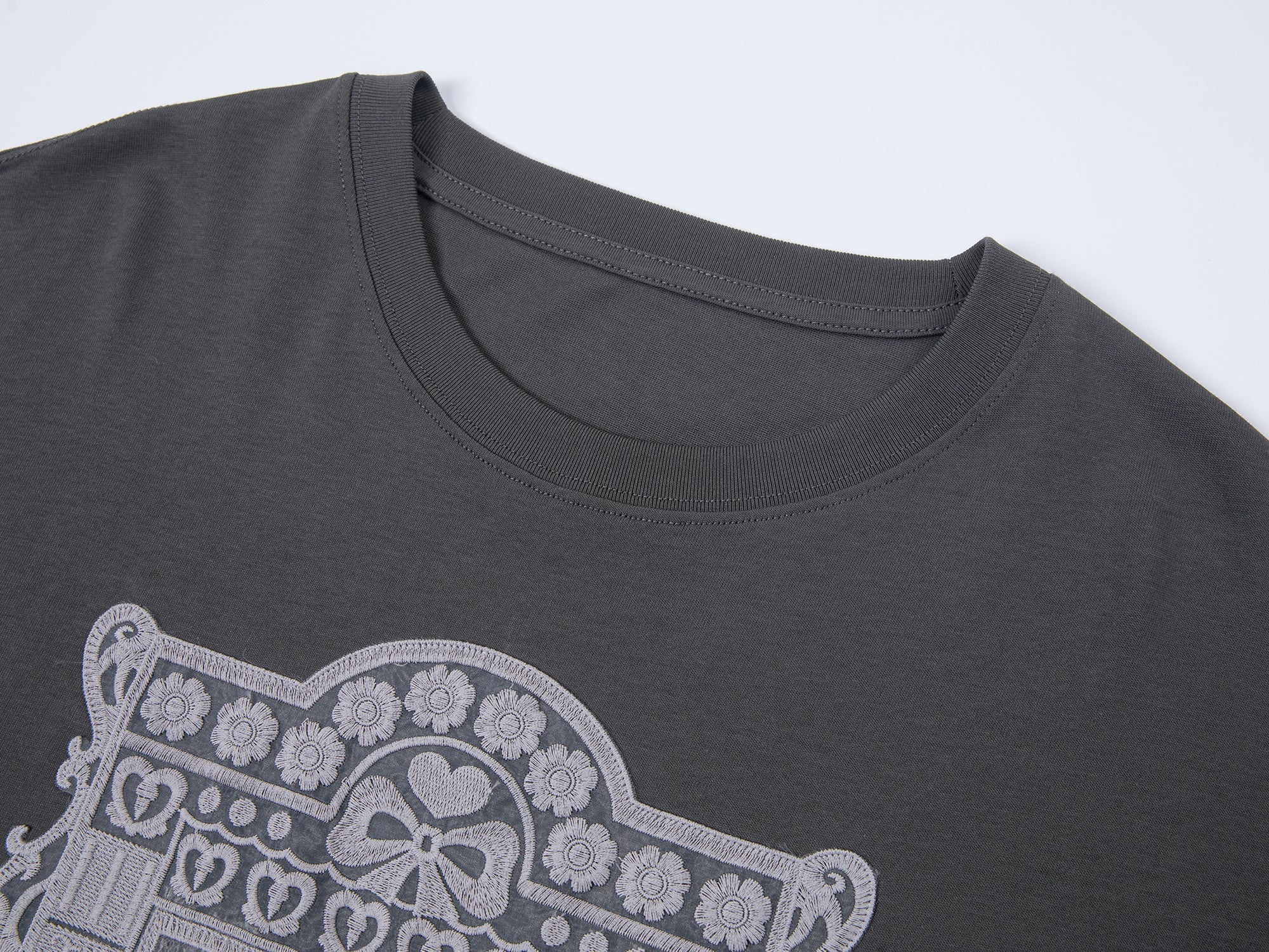 Cat window scene appliqué T-shirt