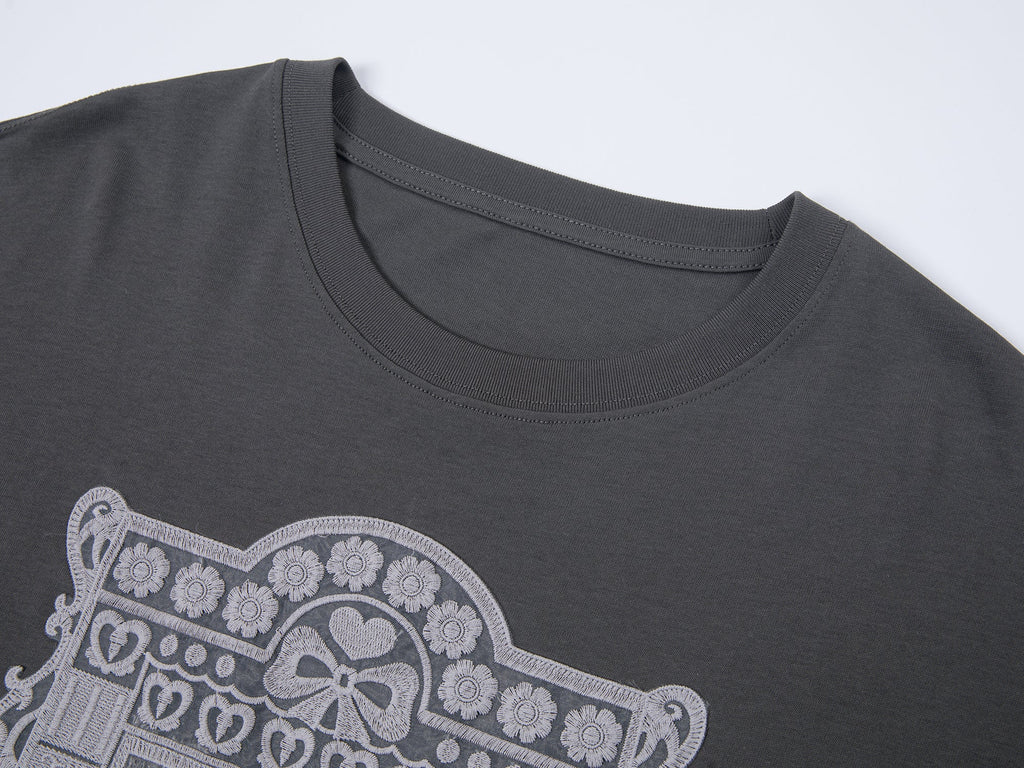 猫の窓風景アップリケTシャツ