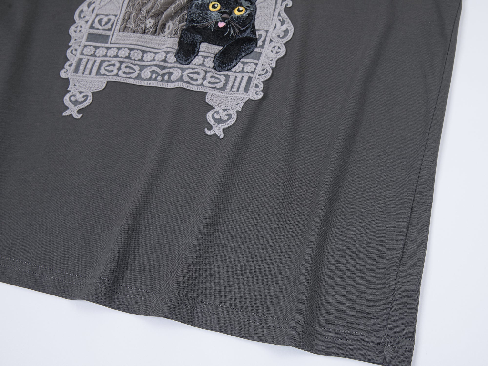 Cat window scene appliqué T-shirt