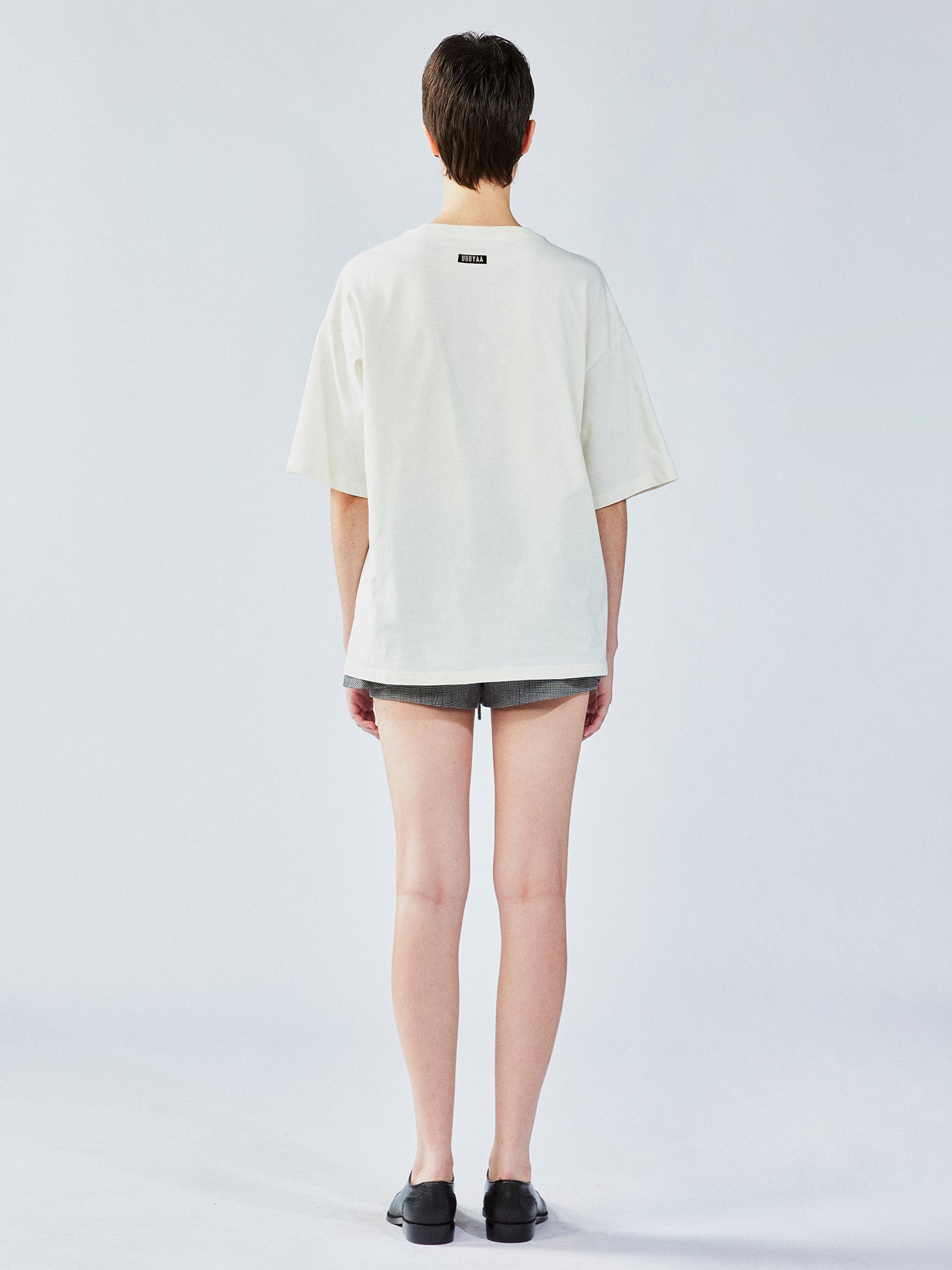 Cat window scene appliqué T-shirt