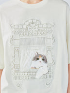 猫の窓風景アップリケTシャツ