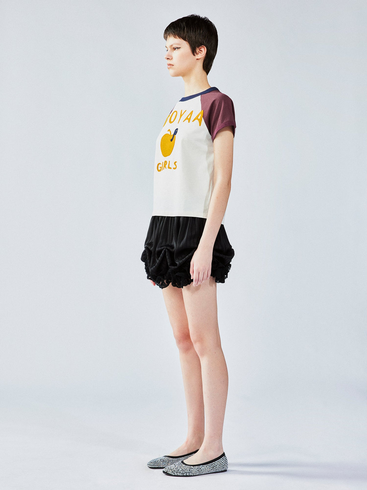 アップルワームのフェルトアップリケラグランTシャツ
