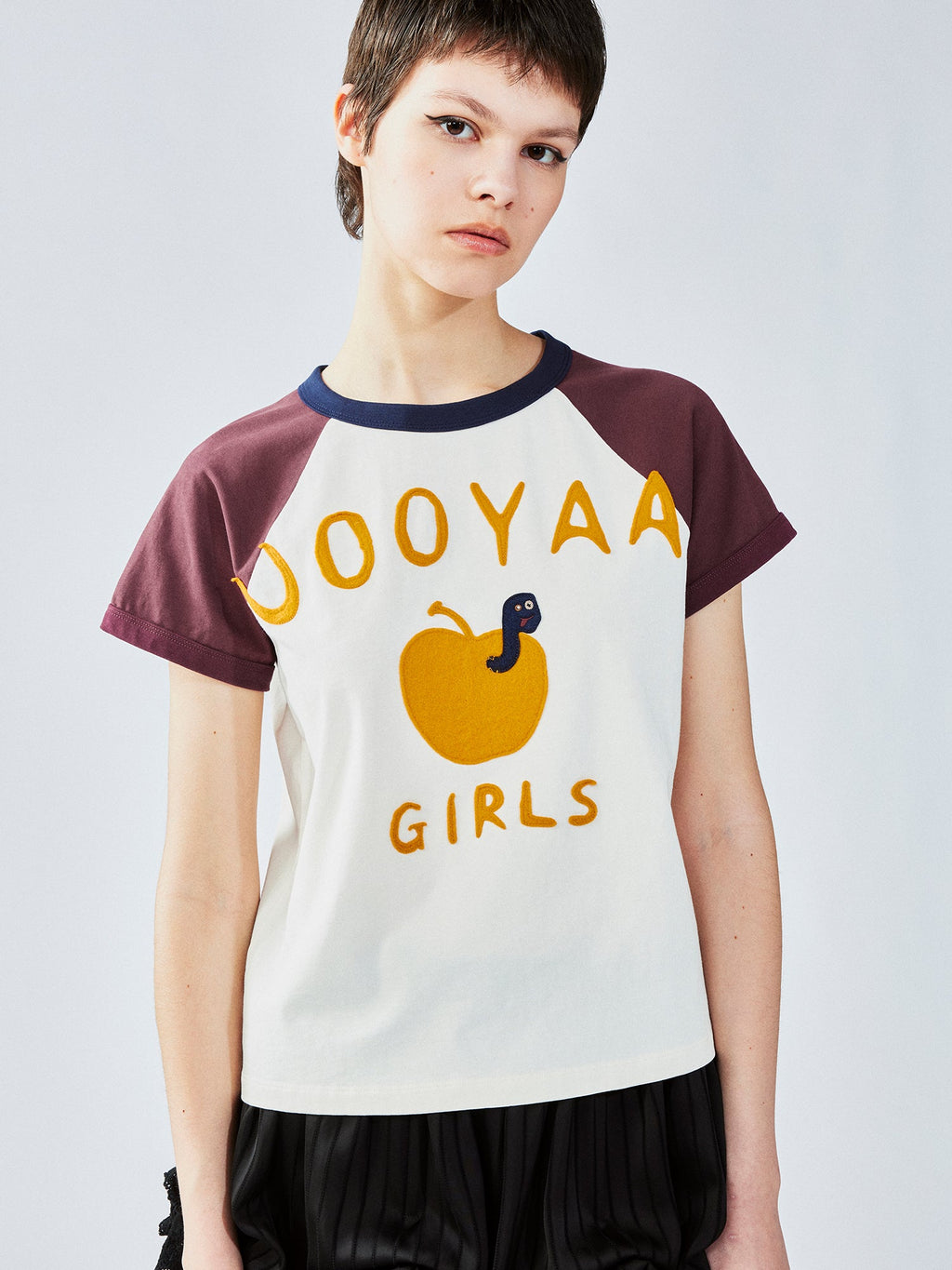アップルワームのフェルトアップリケラグランTシャツ