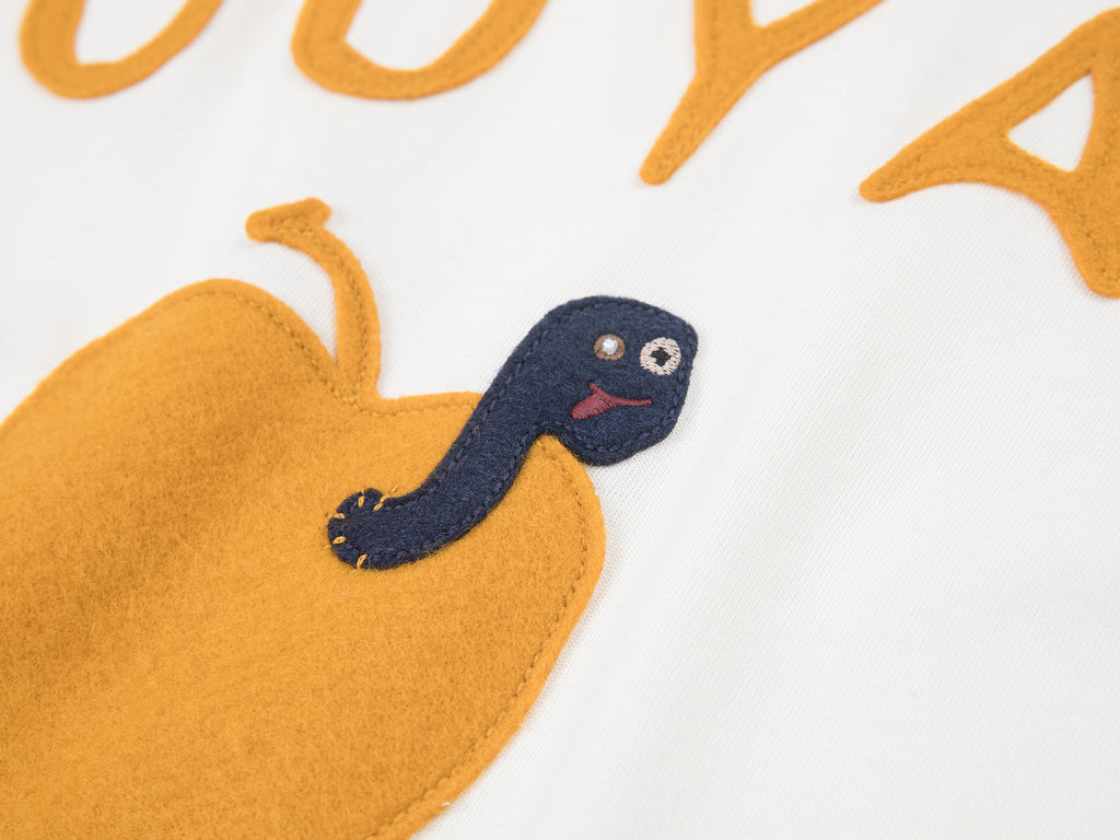 アップルワームのフェルトアップリケラグランTシャツ