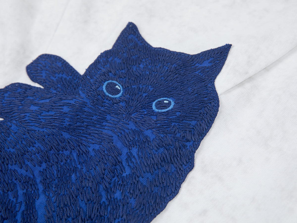 クラインの青い猫のTシャツ