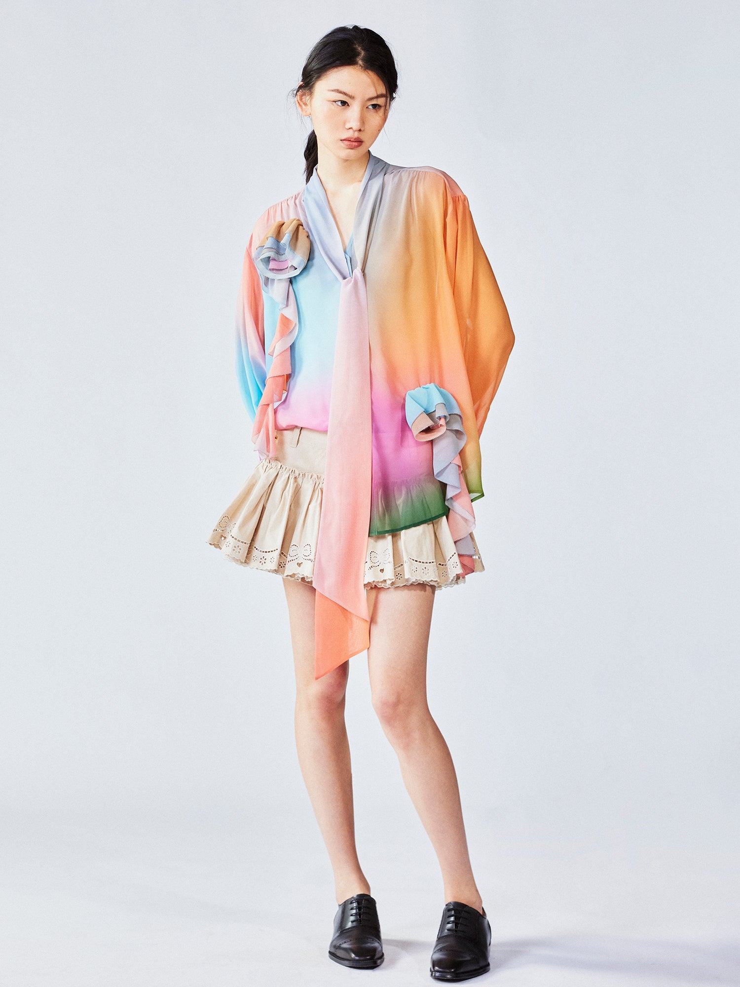 Dreamy light 3D appliqué tie blouse