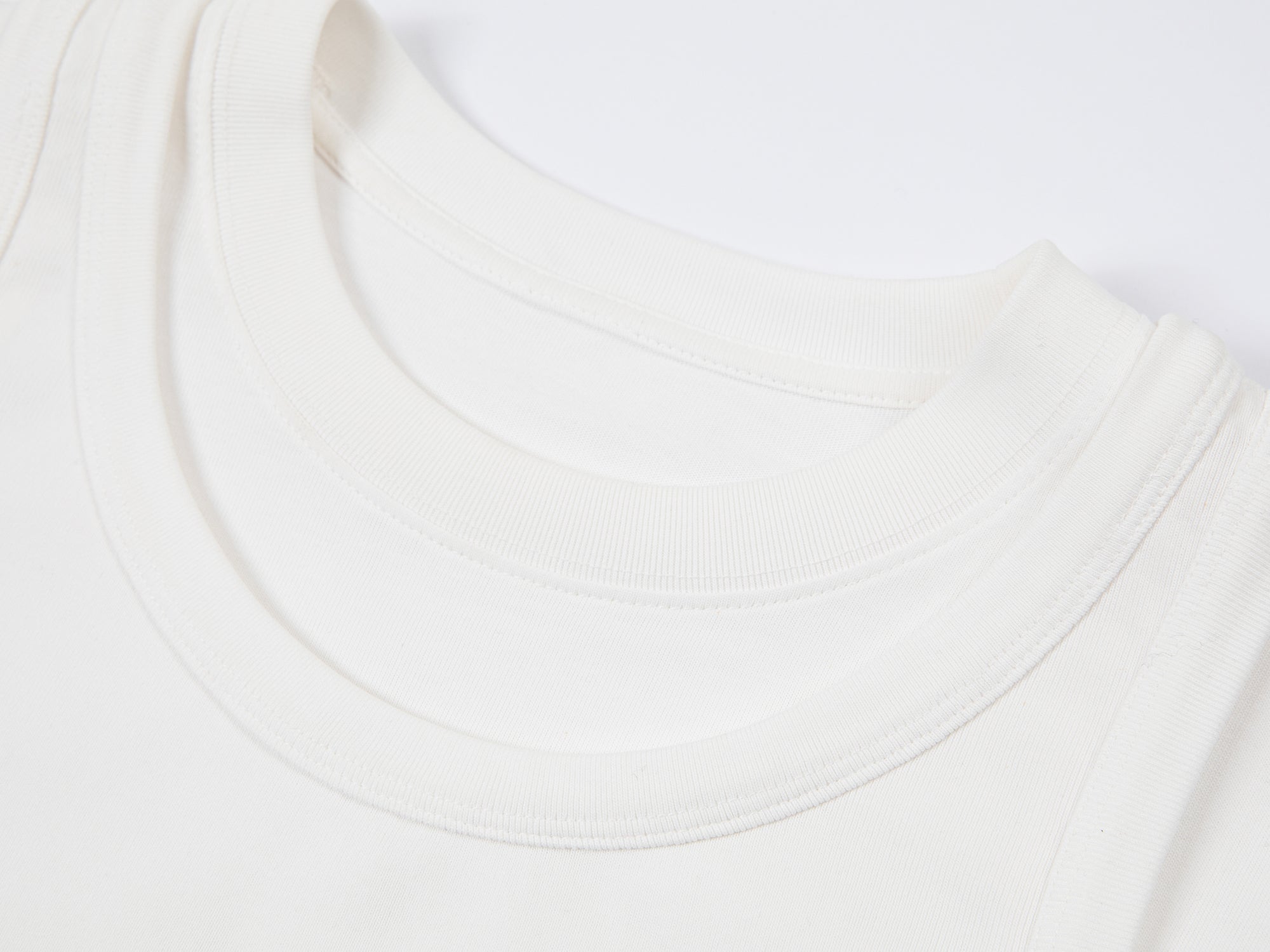 Gradient vest-layered tee