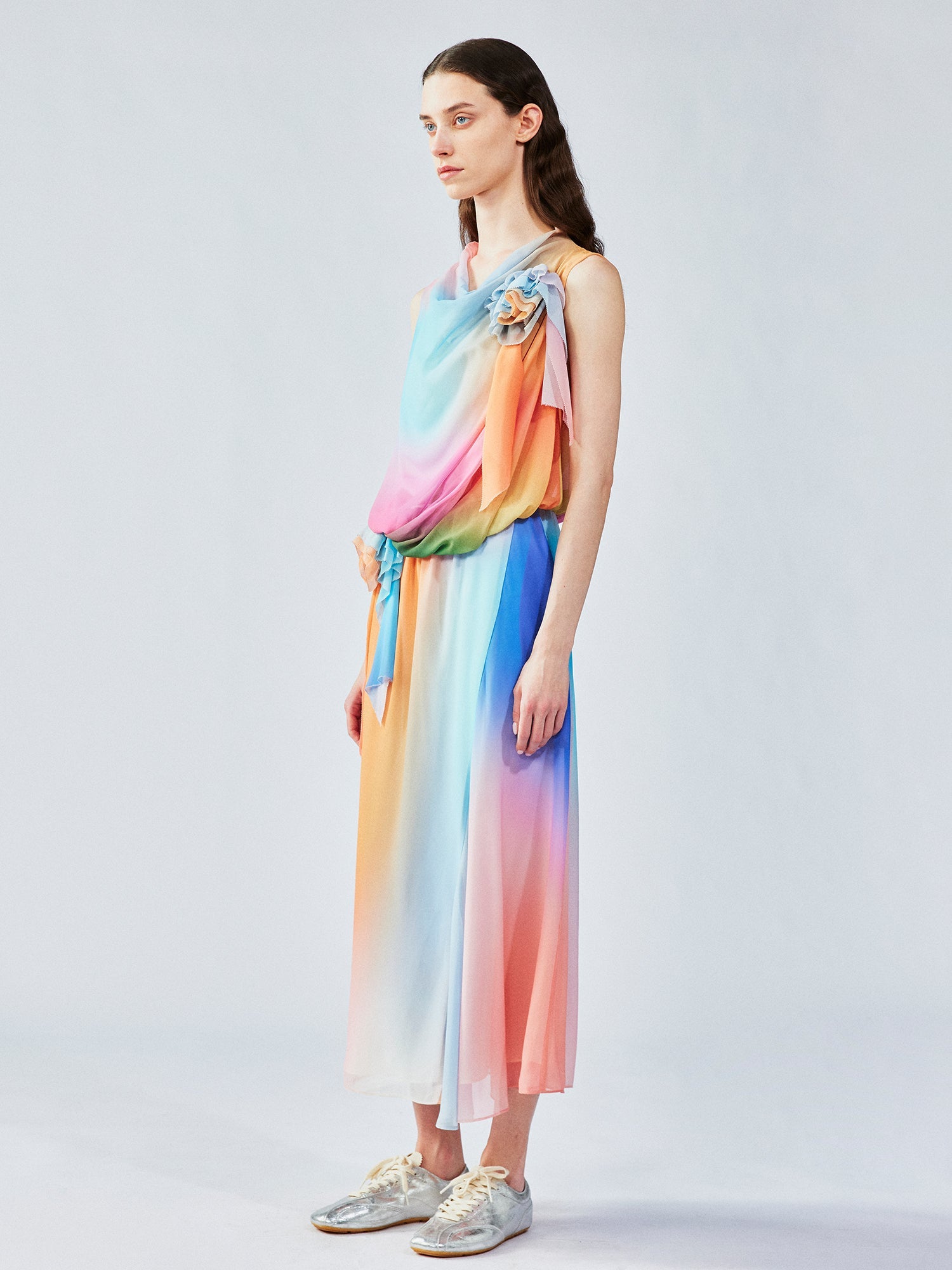 Dreamy light 3D appliqué dress