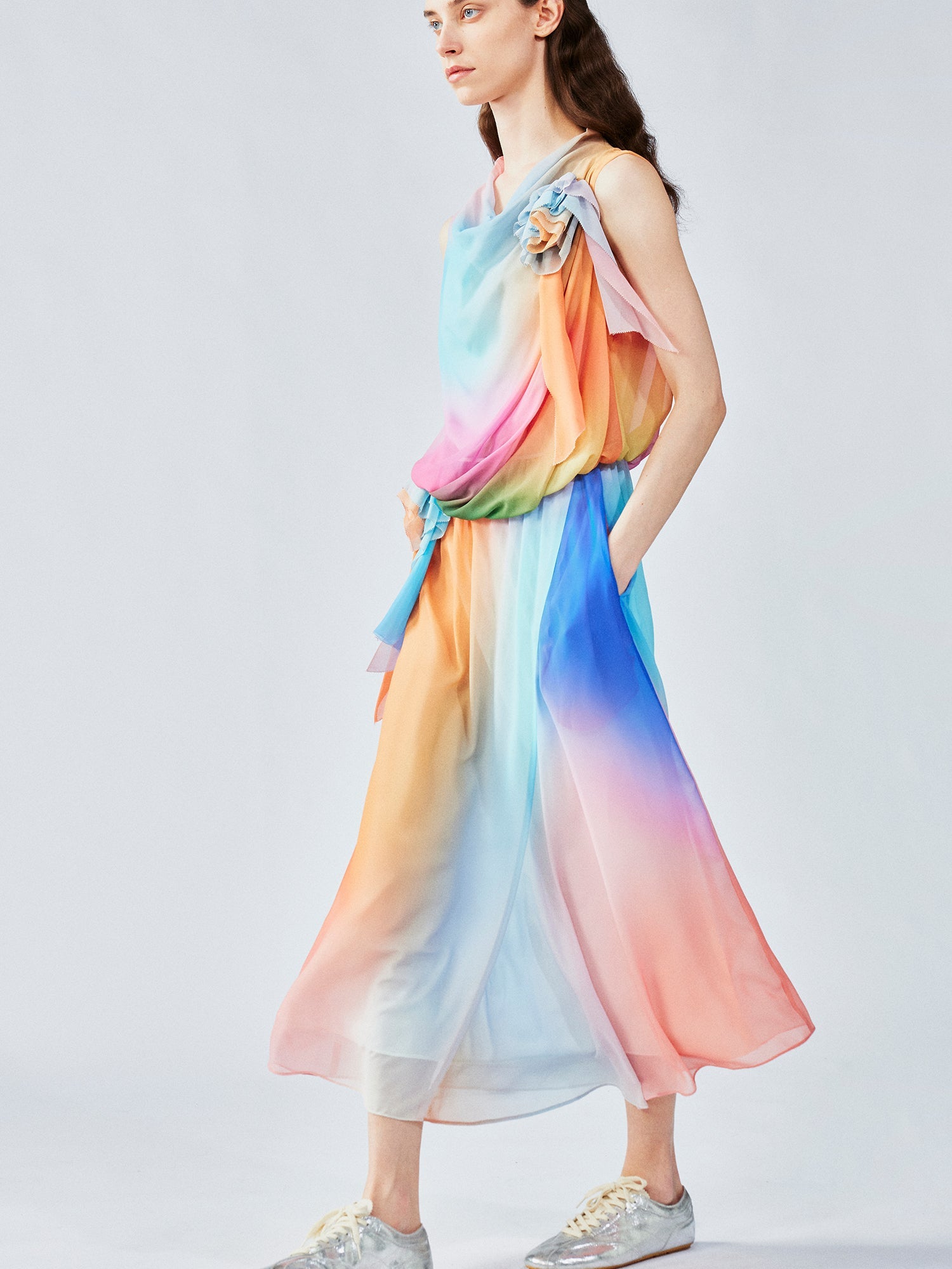 Dreamy light 3D appliqué dress