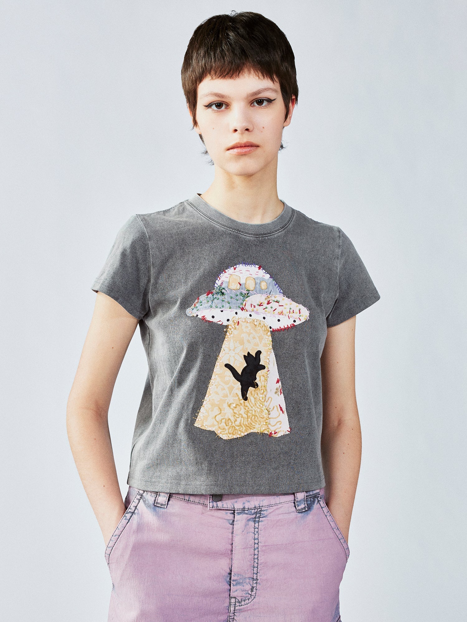 UFO cat appliqué embroidery tee