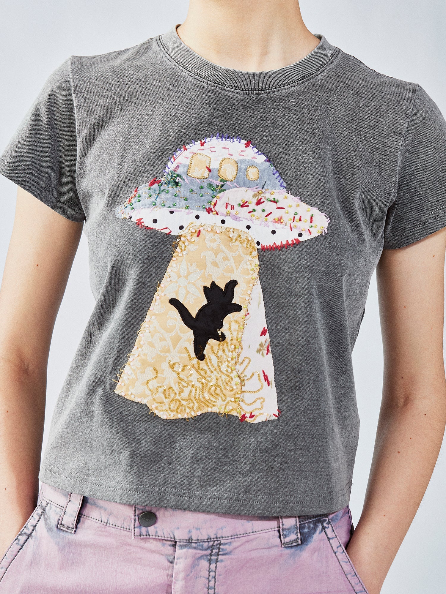 UFO cat appliqué embroidery tee