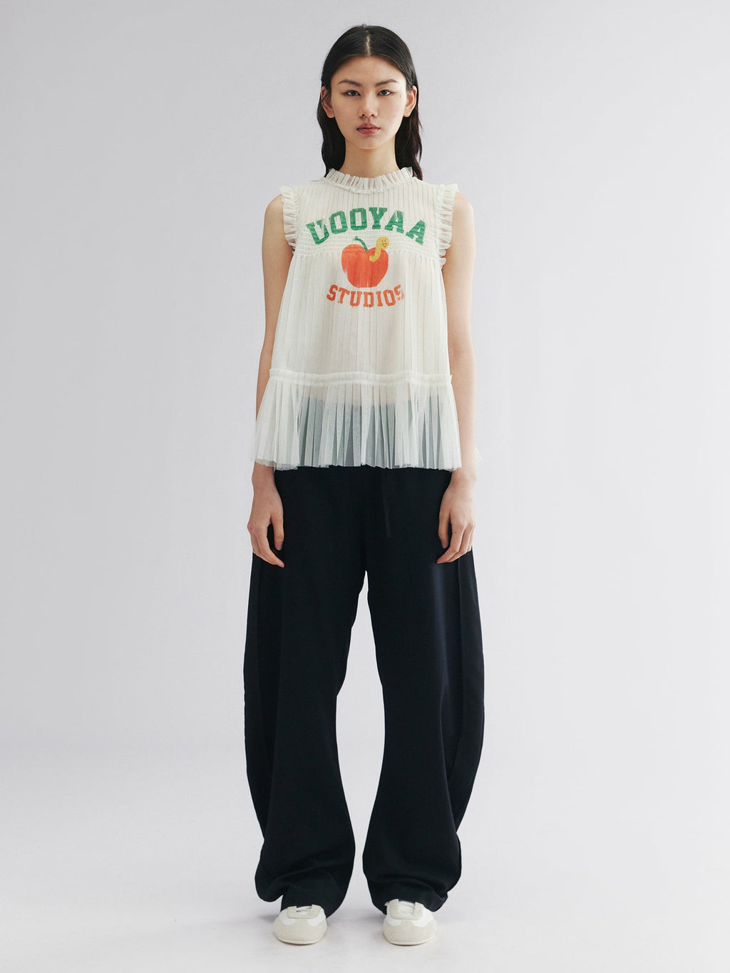 Pleated mesh tank