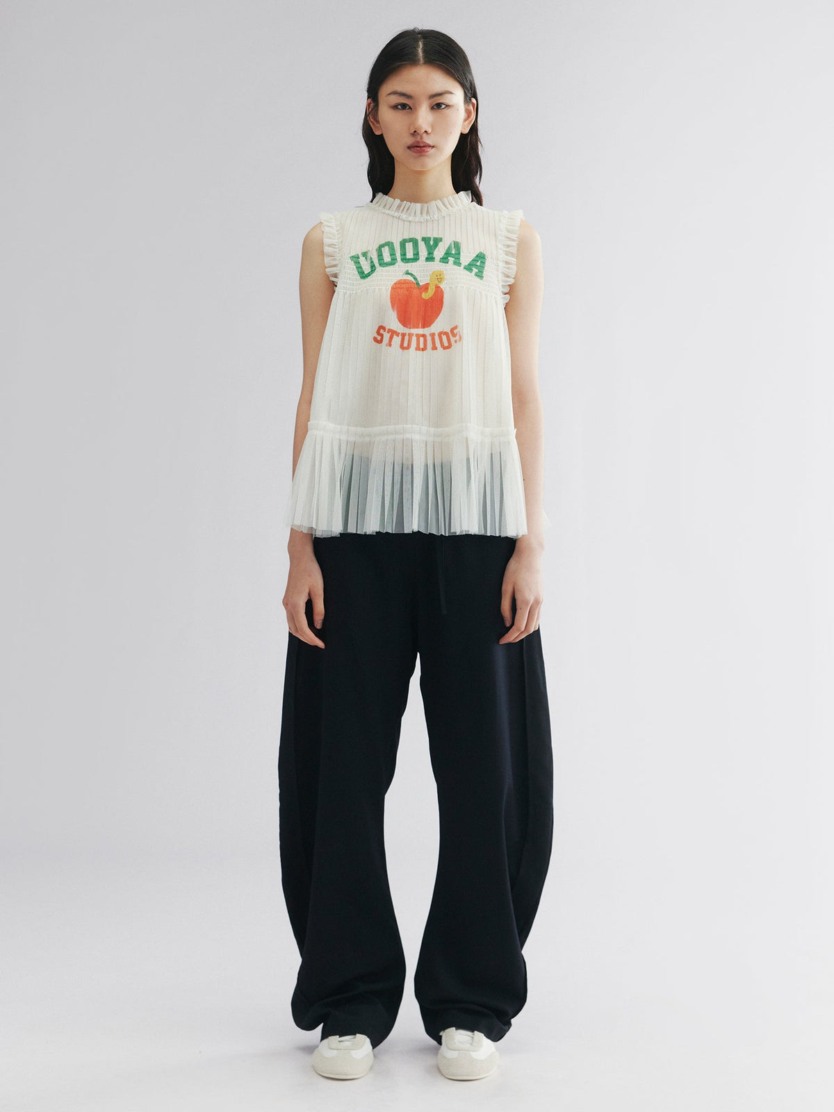 Pleated mesh tank