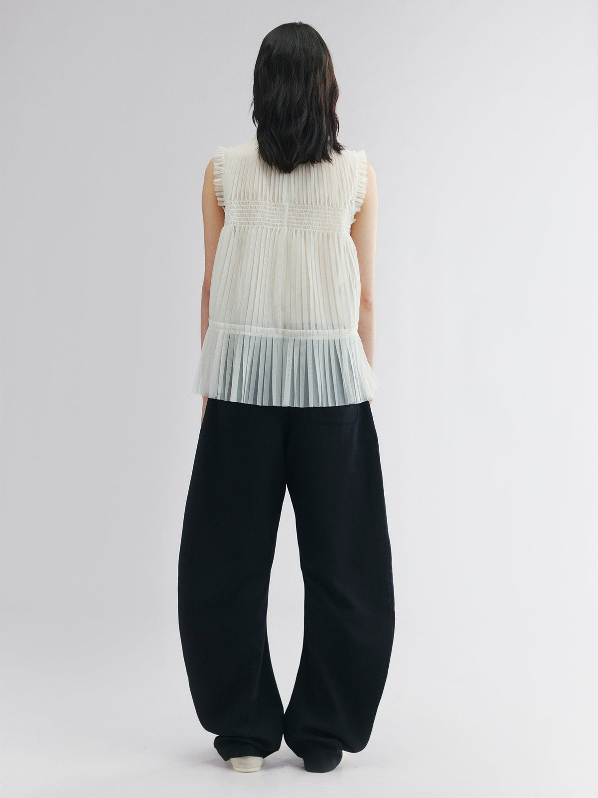 Pleated mesh tank