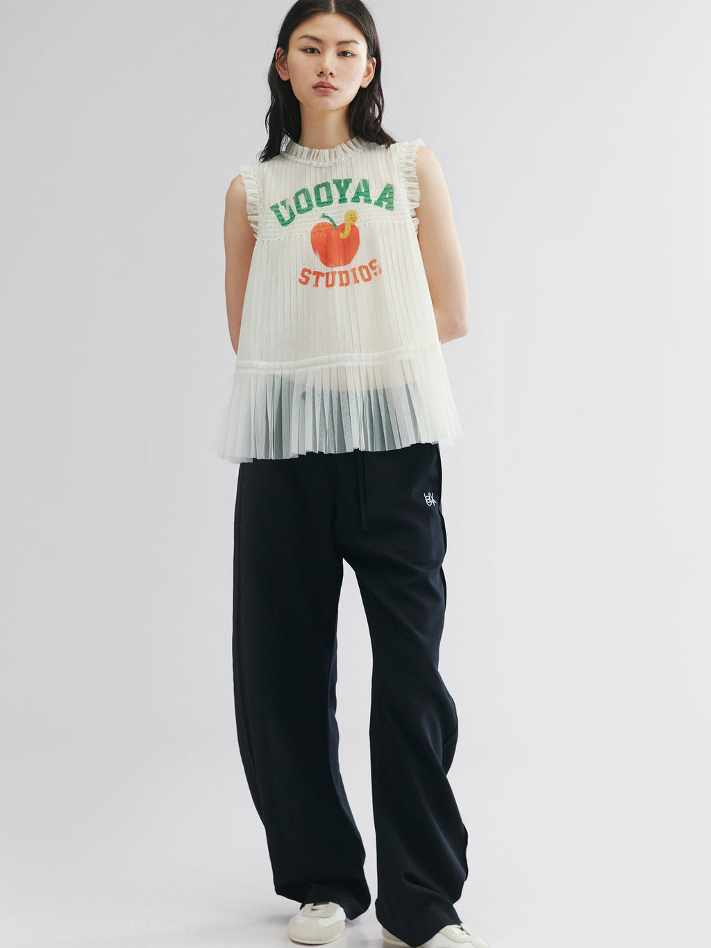 Pleated mesh tank