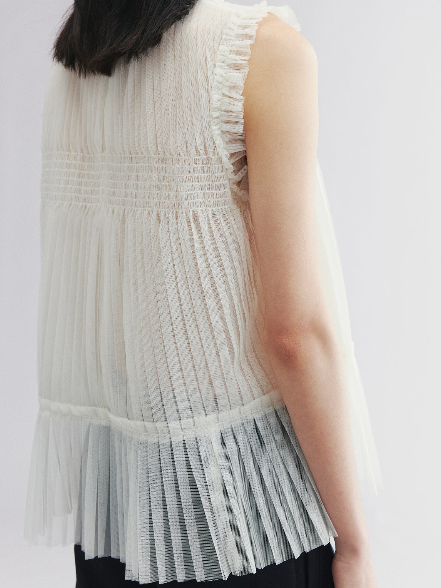 Pleated mesh tank