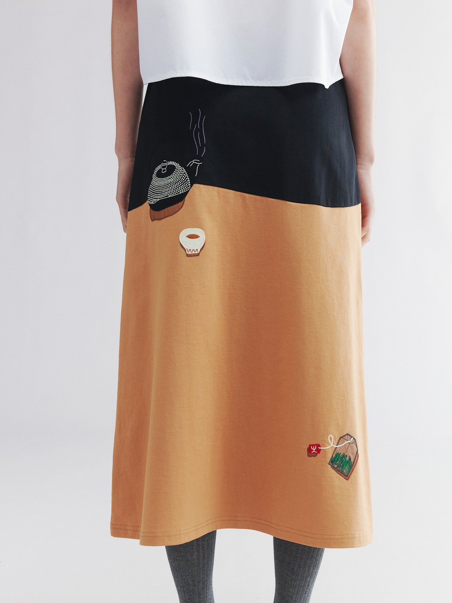 Seafood & wine graphic skirt
