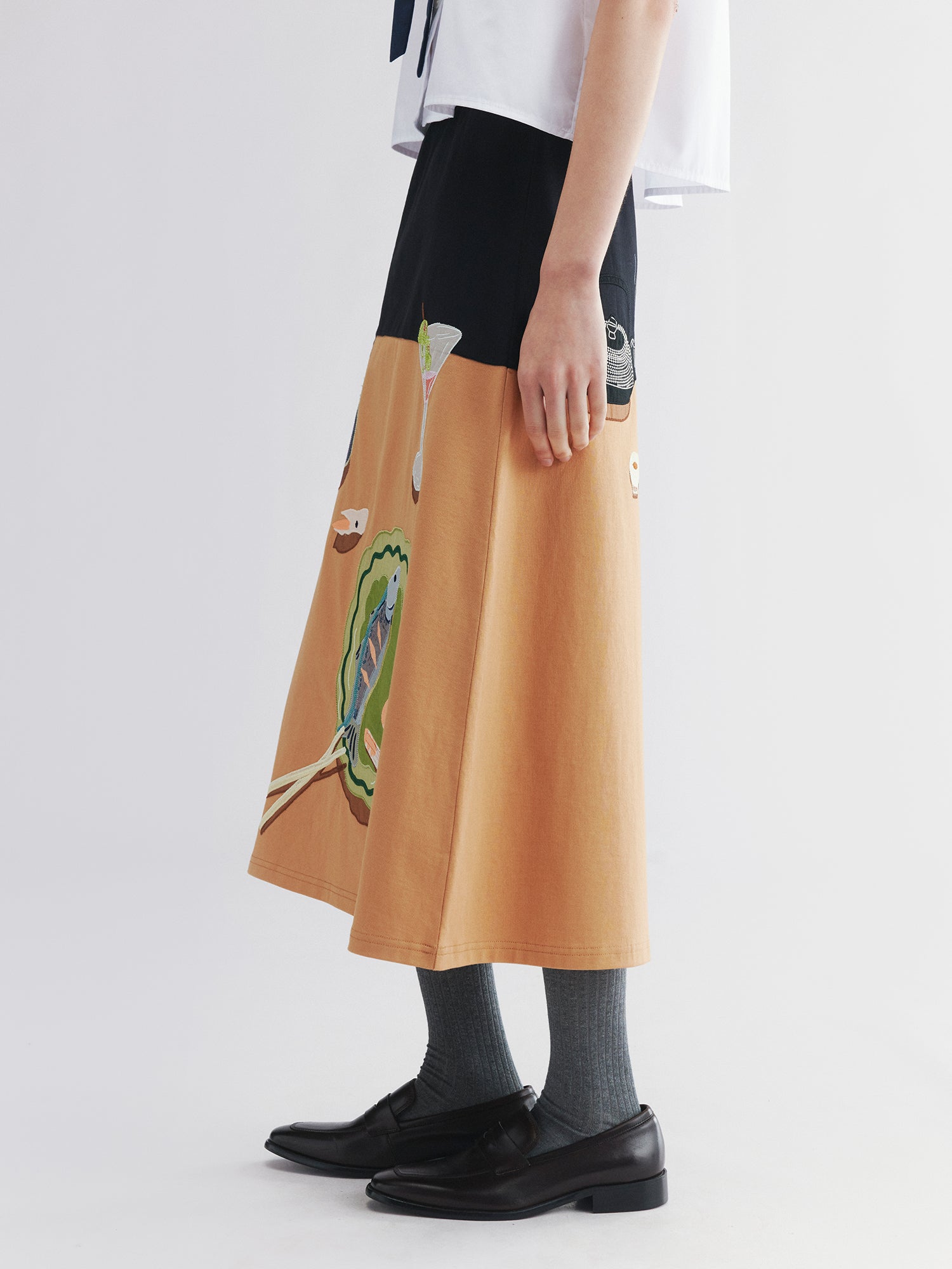 Seafood & wine graphic skirt