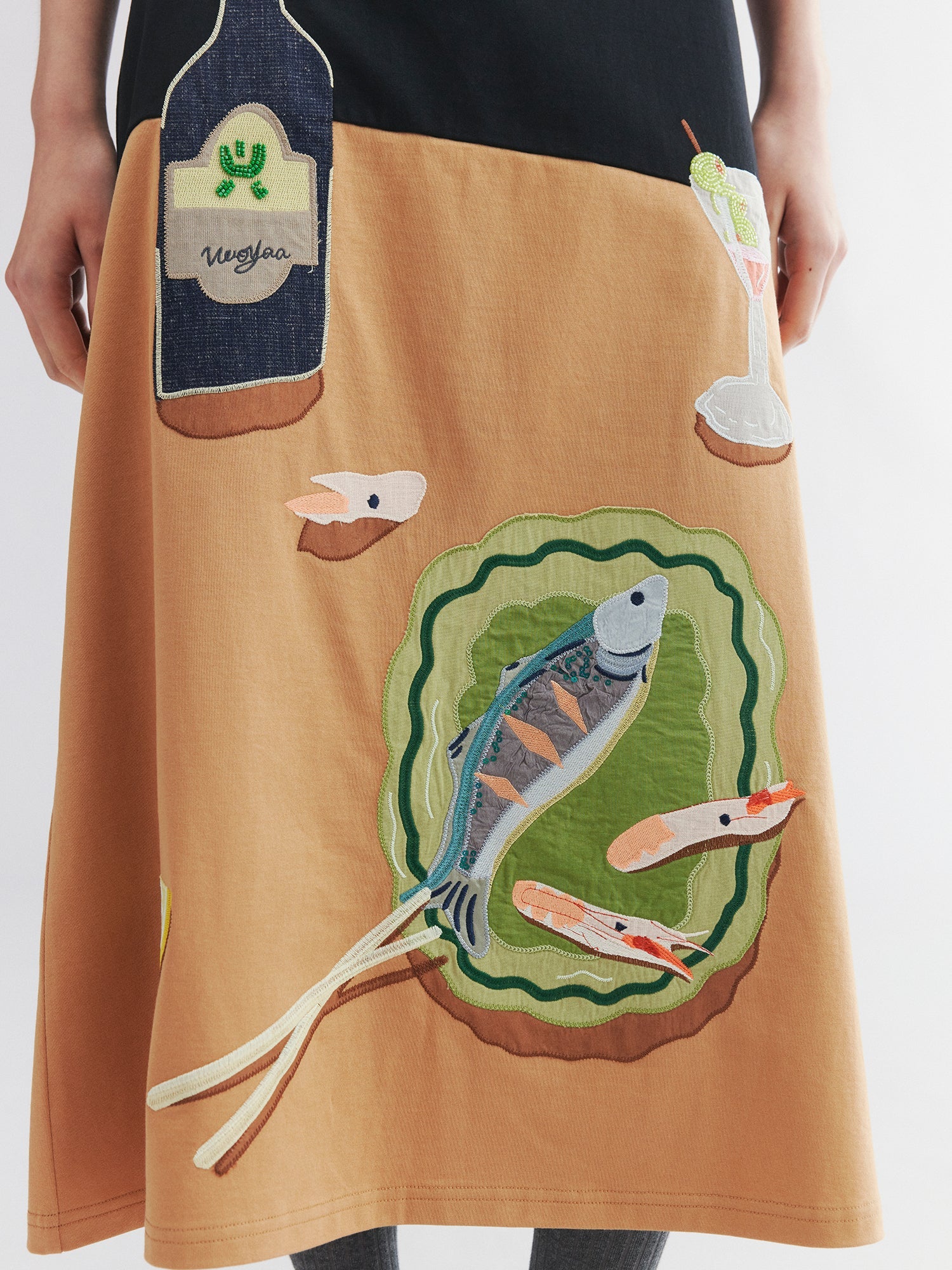 Seafood & wine graphic skirt