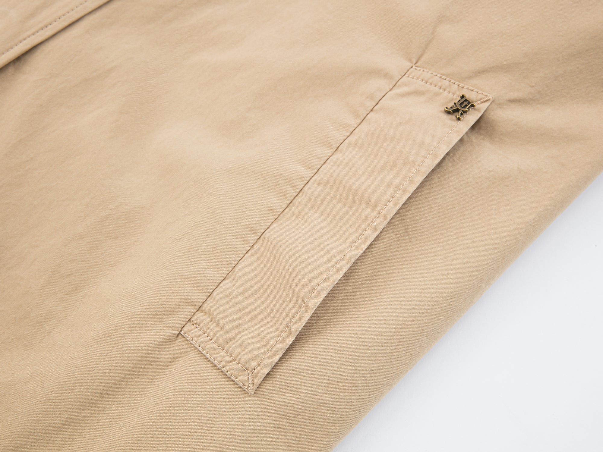 Exposed-lining balmacaan trench coat