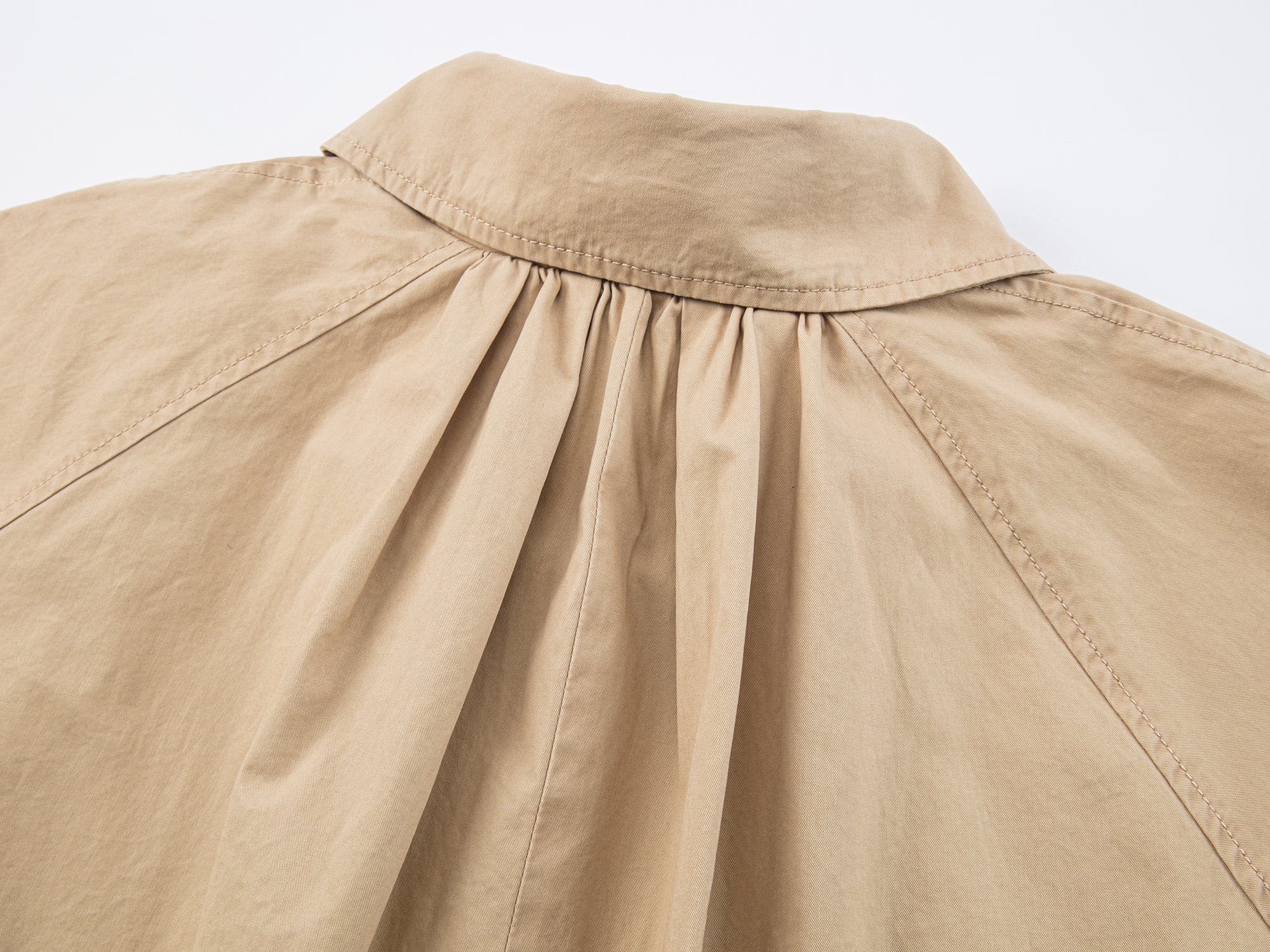 Exposed-lining balmacaan trench coat