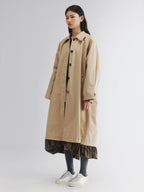 Exposed-lining balmacaan trench coat