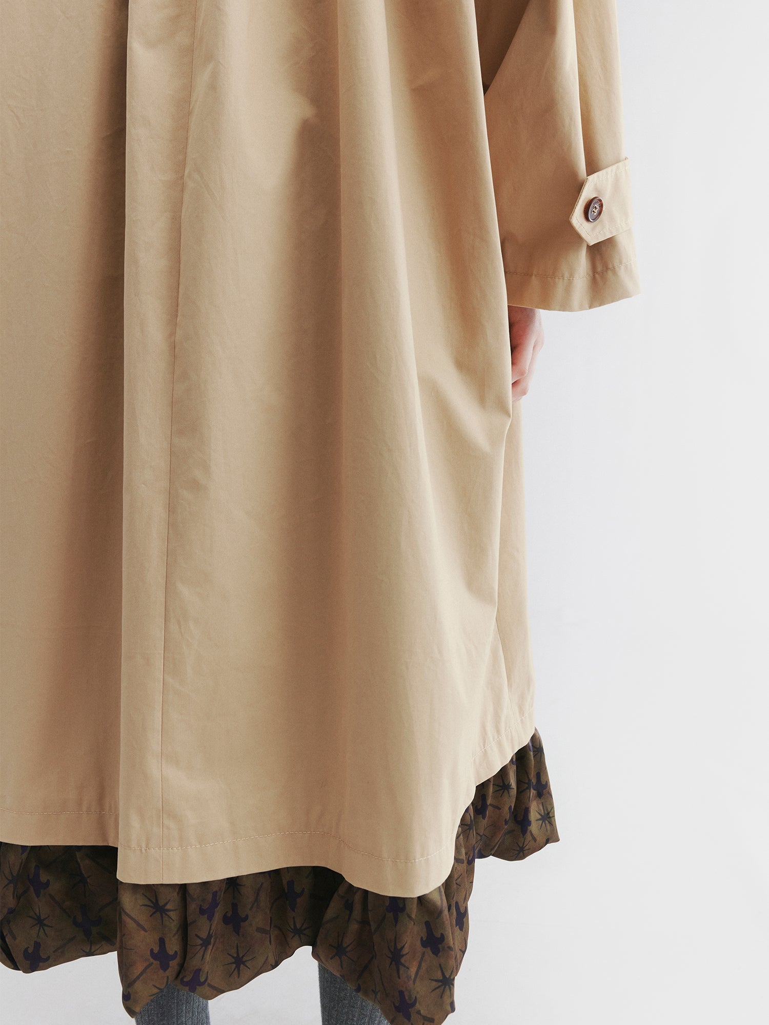 Exposed-lining balmacaan trench coat