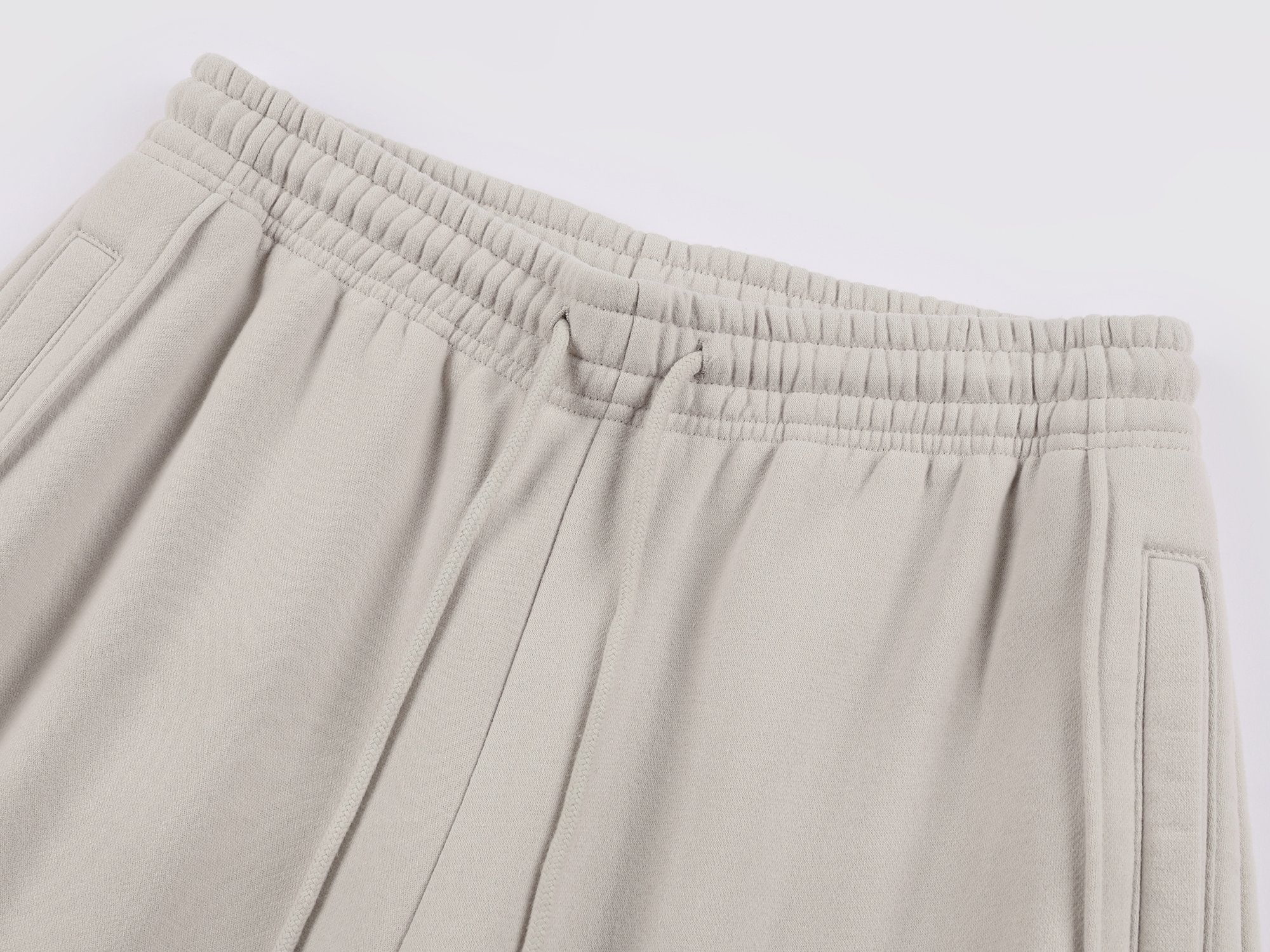 Blade-cut sweatpants