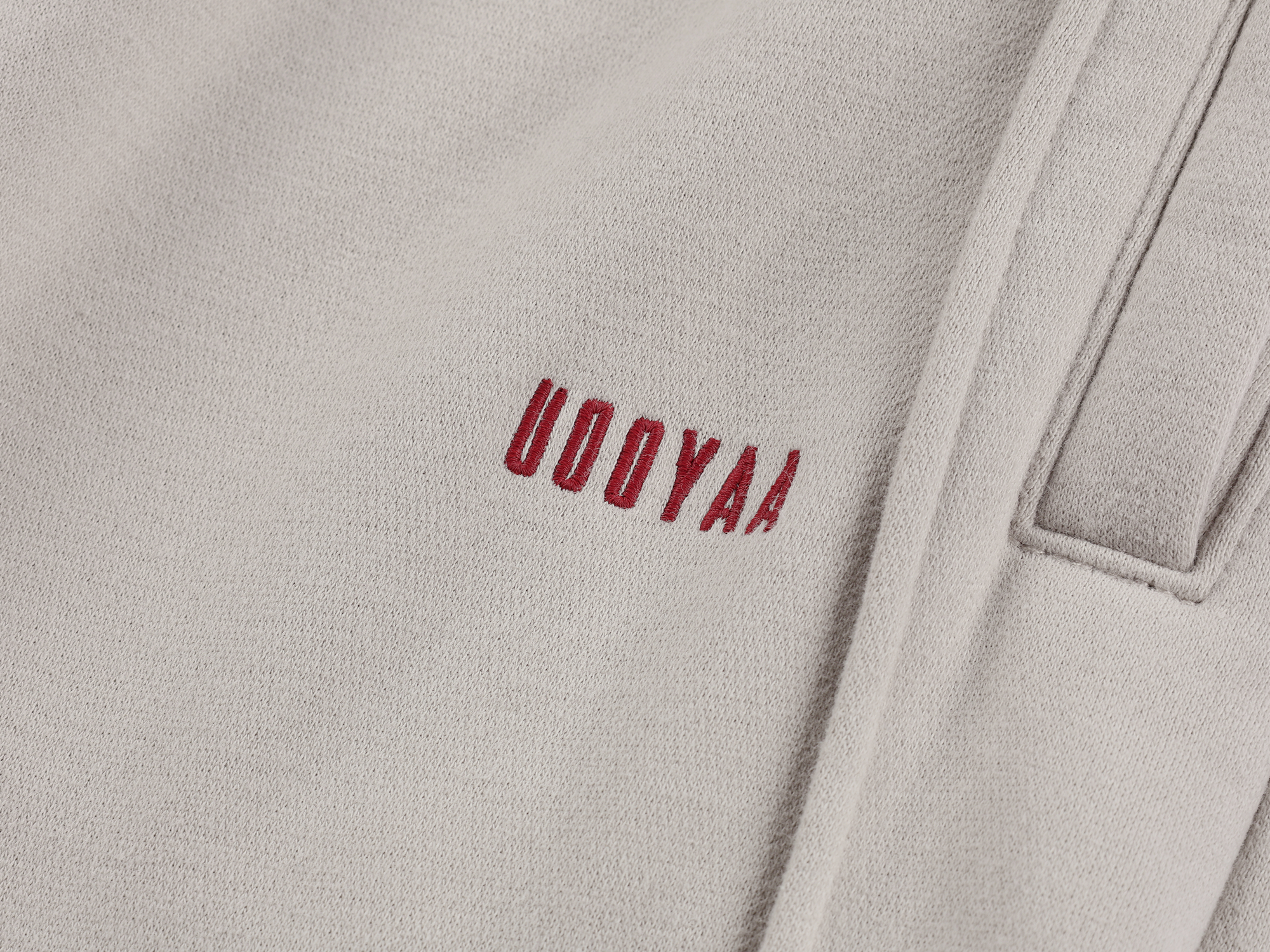 Blade-cut sweatpants