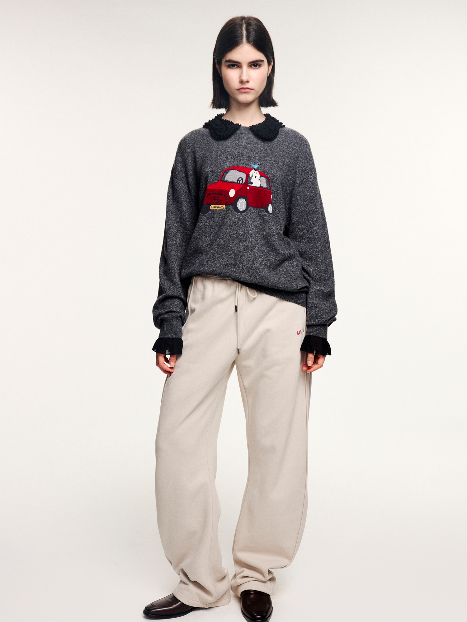 Blade-cut sweatpants