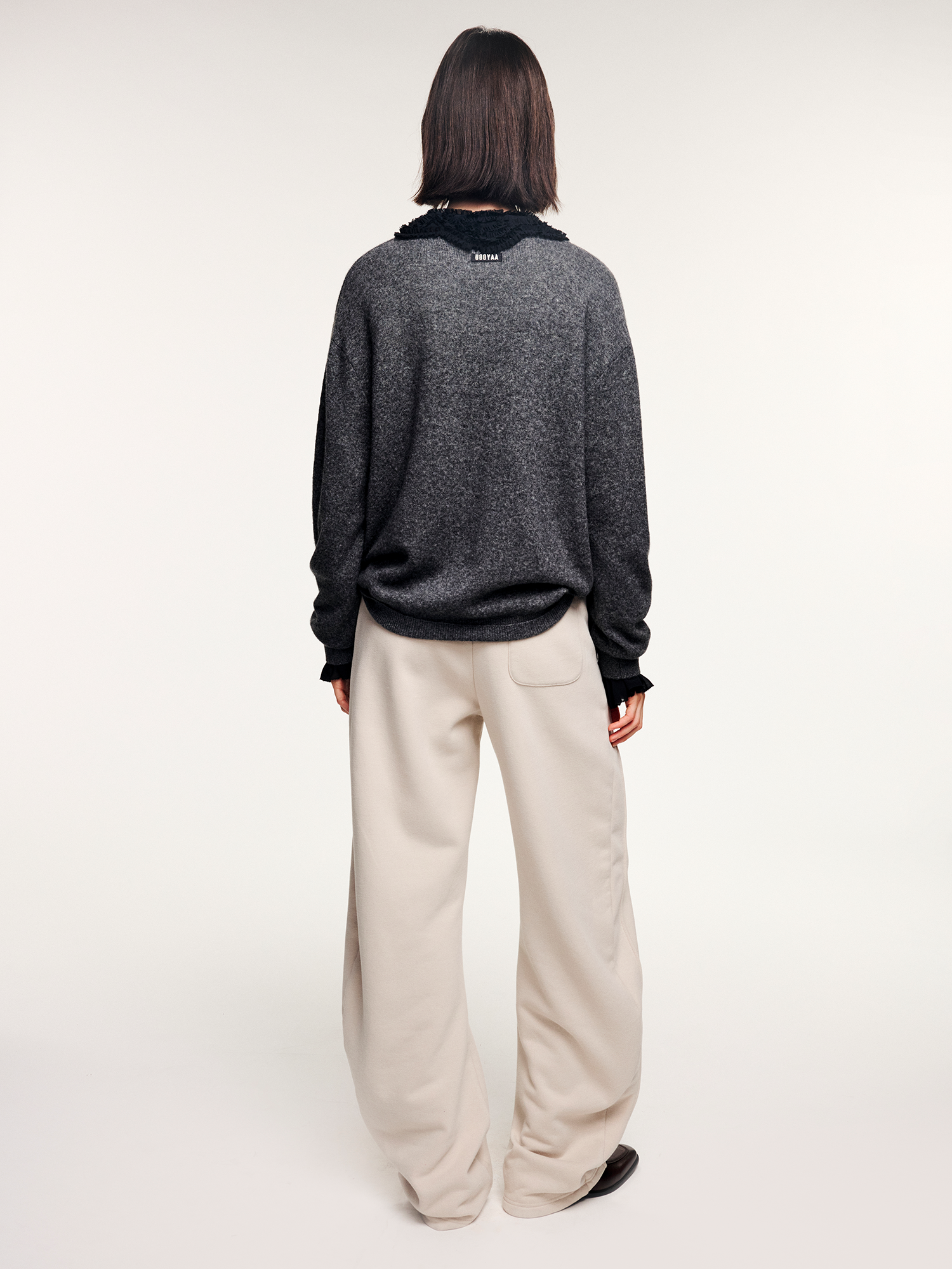 Blade-cut sweatpants