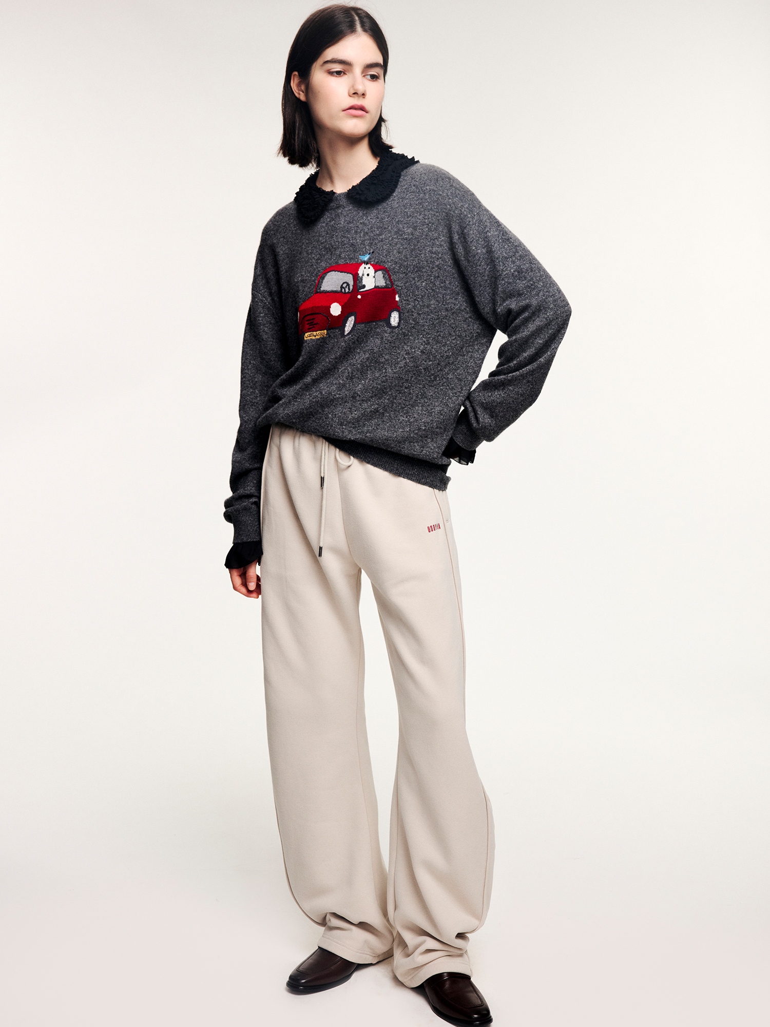 Blade-cut sweatpants