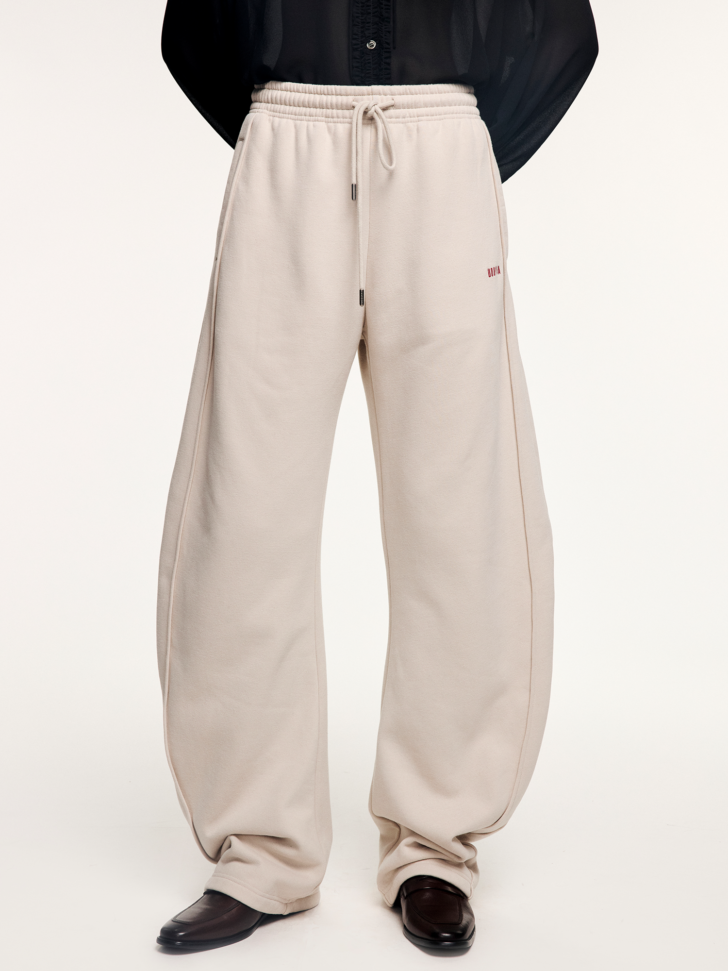 Blade-cut sweatpants